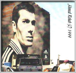 Zidane's picture on a wall facing the mediterannean sea in Marseille